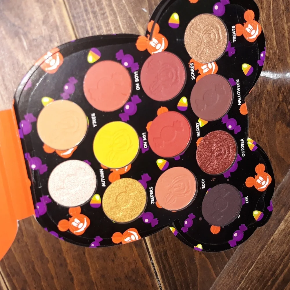 Disney  Mickey Mouse Halloween Pumpkin Eyeshadow & Highlighter Palette - Picture 3 of 5